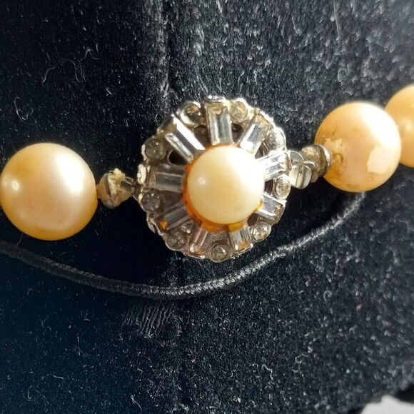 Vintage Faux Pearl Choker Necklace - Picture 3 of 9